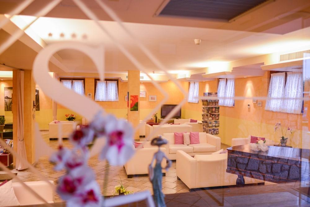 Ahg Donna Silvia Wellness Hotel Manerba del Garda Zewnętrze zdjęcie