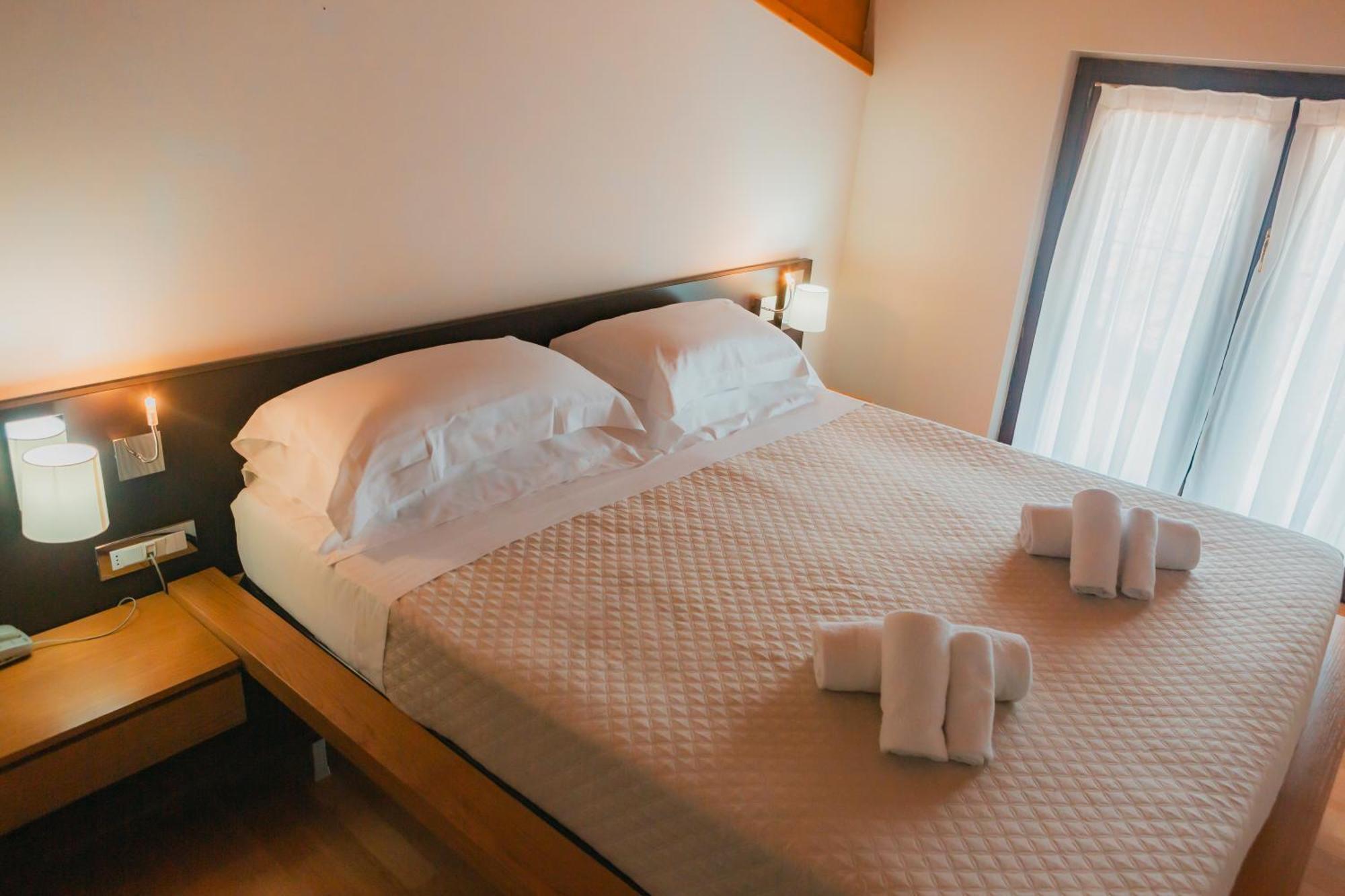 Ahg Donna Silvia Wellness Hotel Manerba del Garda Zewnętrze zdjęcie
