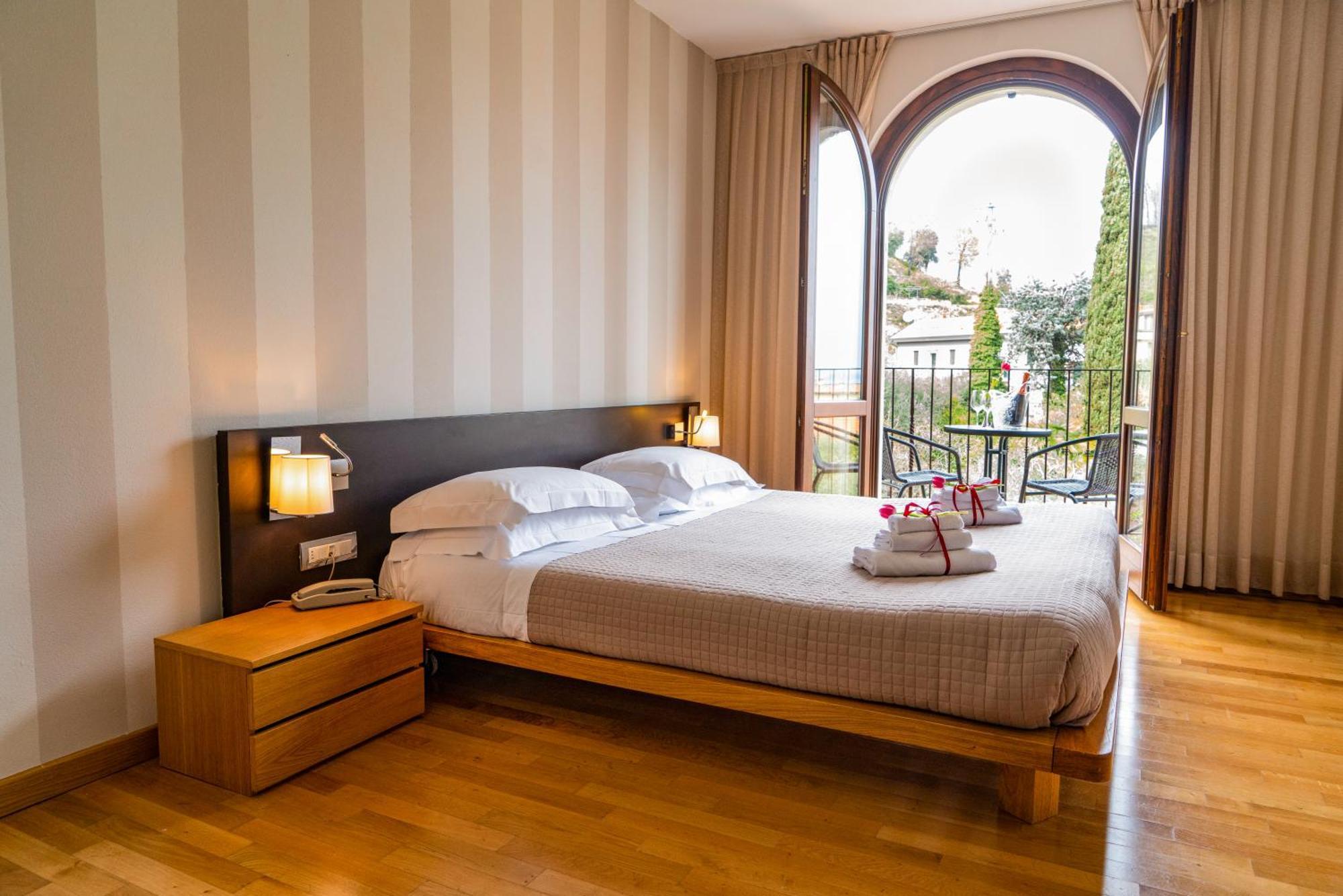Ahg Donna Silvia Wellness Hotel Manerba del Garda Zewnętrze zdjęcie