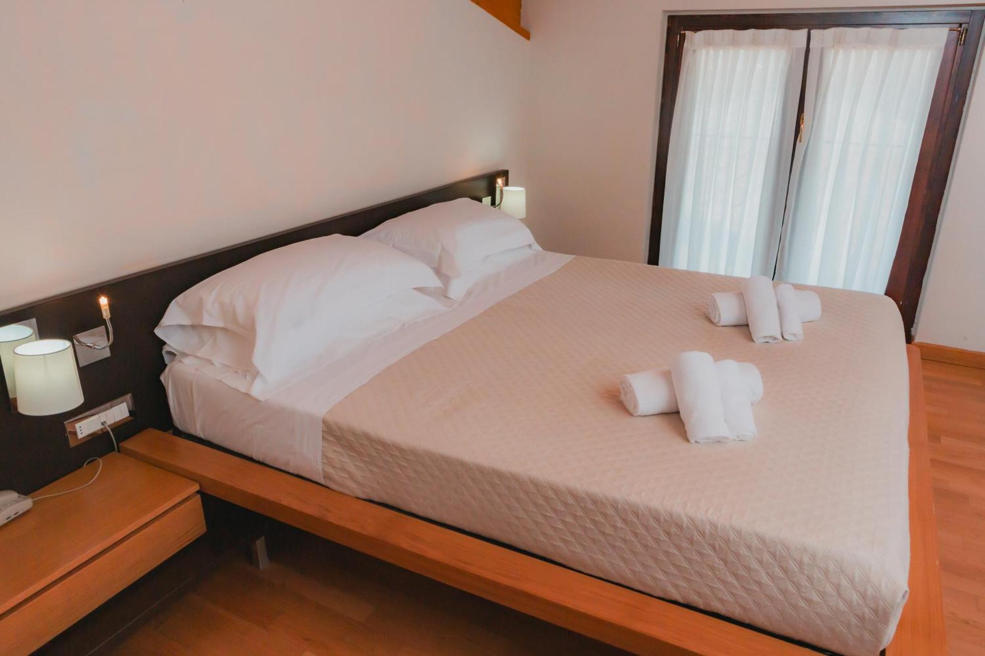 Ahg Donna Silvia Wellness Hotel Manerba del Garda Zewnętrze zdjęcie