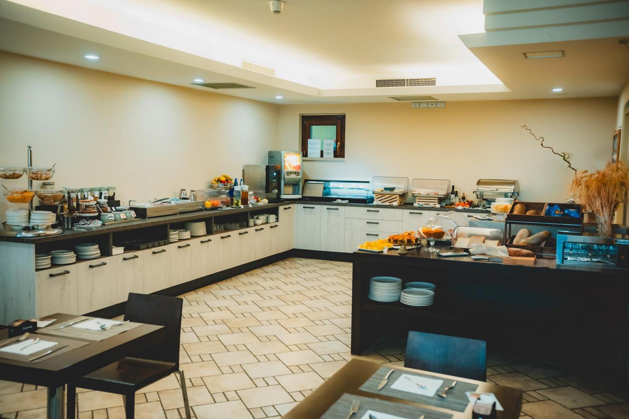 Ahg Donna Silvia Wellness Hotel Manerba del Garda Zewnętrze zdjęcie