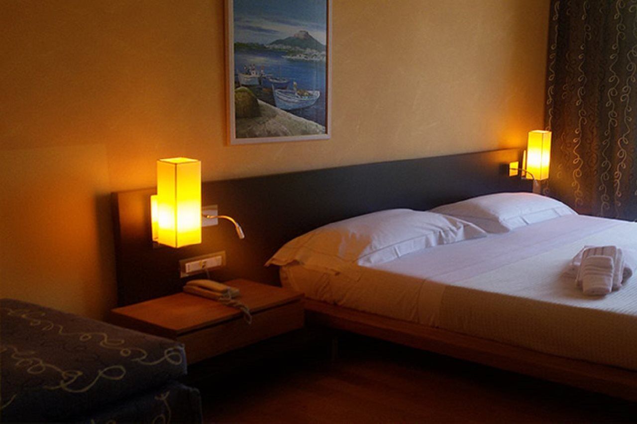 Ahg Donna Silvia Wellness Hotel Manerba del Garda Zewnętrze zdjęcie